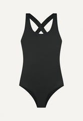 OY SURF Surf Badeanzug, Schwarz, Sportliche Bademode, Surfmode, Gekreuzter Rückenausschnitt, Nachhaltige Bademode, Recyceltes Polyester, Sustainable Swimwear, Swimsuit, Damen Bademode, Sommermode, Ethical fashion, Green fashion - Shop now - the wearness online-shop - ETHICAL & SUSTAINABLE LUXURY FASHION