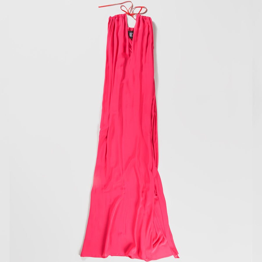 CRUBA Fließendes Maxi-Kleid, Magenta, Sommerkleid, Ärmelloses Kleid, Langes Damenkleid, Damenmode, Nachhaltige Mode, Fair fashion, Fair trade, Eco-friendly, Made in Europe, Female empowerment, Handmade, Handcrafted - SHOP NOW - the wearness online-shop - ETHICAL & SUSTAINABLE FASHION