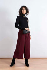 NINA REIN Weite Culotte, Schwarz, Lyocell, Damenhose, Lyocell Hose, Womenswear, Nachhaltige Damenmode, Faire Mode, Fair trade, Organic, Umweltfreundliche Mode, Eco-friendly, Handmade, Handcrafted, Made in Europe, Female empowerment - Shop now - SUSTAINABLE & ETHICAL LUXURY FASHION - the wearness online-shop