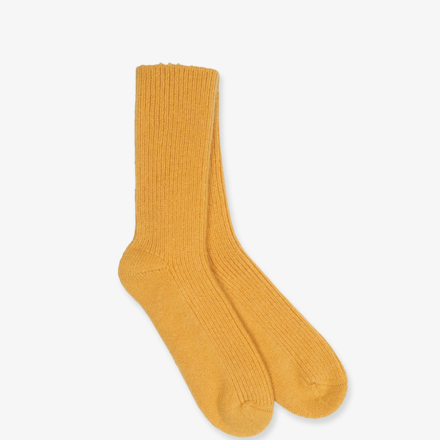 STUDIO 163 Kaschmirsocken, Gelb, Gerippt, Hochwertiges und Nachhaltiges Kaschmir, Sustainable Cashmere, Handmade, Fair trade, Sustainable, Eco-friendly, Organic, Female Empowerment, Damensocken, Wintersocken, Kaschmirmode - SHOP NOW - the wearness online-shop - ETHICAL & SUSTAINABLE FASHION