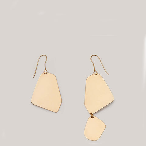 MALAIKARAISS Ohrringe, Damenohrringe, Goldschmuck, Vergoldete Ohrringe, Asymmetrische Ohrringe, Ohrschmuck,  24ct gold plated earrings, Gold plated brass earrings, Women jewelry,  Nachhaltiger Damenschmuck, Nachhaltige Damenmode, Eco-friendly, Female empowerment, Fair fashion, Fair trade, Handcrafted, Ethical fashion, Ethical luxury - Shop now - the wearness online-shop - Sustainable & Ethical luxury fashion