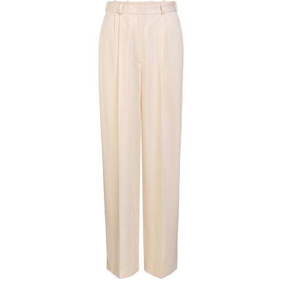 HELLO'BEN Hose in Beige, Nude, Bundfaltenhose, Tencel Lyocell, high waisted, tailliert, Damenmode, faire schlichte Mode, elegante nachhaltige Hose, faire Businessmode, nachhaltige Basics, nachhaltige Mode, eco-friendly, fair, vegan, made in Europe, handcrafted, shop now- the wearness onlineshop