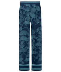 ANTONIA ZANDER Weite Hose aus Seide mit Ginkgo Blätter Print, Seidenhose, Damenhose, Silk pants, Sommerhose, Nachhaltige Damenmode, Luxusmode, Ethische Mode, Nachhaltiger Luxus, Ethical fashion and luxury, Fair trade, Fair fashion, Eco-fashion, Eco-friendly, Handmade, Handcrafted, Made in Europe, Organic materials - Shop now - SUSTAINABLE & ETHICAL LUXURY FASHION - the wearness online-shop