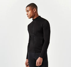 EANCE Merino-Jacke für Herren, Jersey Jacke für Männer in schwarz, Merino Sportjacke für Herren, OEKOTEX zertifizierte Jacke, fair hergestellte Jacke für Männer, nachhaltige Sportmode Herren, made in Europe, fair, female empowerment, ecofriendly, shop now- the wearness online-shop