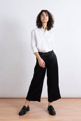 NINA REIN Weite Culotte, Schwarz, Lyocell, Damenhose, Lyocell Hose, Womenswear, Nachhaltige Damenmode, Faire Mode, Fair trade, Organic, Umweltfreundliche Mode, Eco-friendly, Handmade, Handcrafted, Made in Europe, Female empowerment - Shop now - SUSTAINABLE & ETHICAL LUXURY FASHION - the wearness online-shop