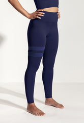 OY SURF Surf Leggings, Dunkelblau, Yogawear, Sportleggings, Leisurewear, Sportswear ,Recyceltes Polyester, Sustainable Swimwear, Swimsuit, Damen Bademode, Sommermode, Ethical fashion, Green fashion - Shop now - the wearness online-shop - ETHICAL & SUSTAINABLE LUXURY FASHION