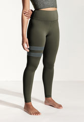 OY SURF Grüne Surf Leggings, Piniengrün, Yogawear, Sportleggings, Leisurewear, Sportswear ,Recyceltes Polyester, Sustainable Swimwear, Swimsuit, Damen Bademode, Sommermode, Ethical fashion, Green fashion - Shop now - the wearness online-shop - ETHICAL & SUSTAINABLE LUXURY FASHION