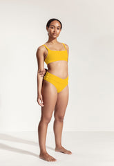 OY SURF Mid waisted Bikinihose, Bikini Unterteil, Gelb, Bikinis, Damen Bademode, Nachhaltige Bademode, Retro Bademode, Recyceltes Polyester, Sustainable Swimwear, Swimsuit, Damen Bademode, Sommermode, Ethical fashion, Green fashion - Shop now - the wearness online-shop - ETHICAL & SUSTAINABLE LUXURY FASHION