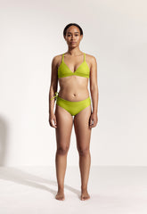 OY SURF Surf Bikinihose, Bikini Unterteil, Grün, Damen Bademode, Nachhaltige Bademode, Retro Bademode, Recyceltes Polyester, Sustainable Swimwear, Swimsuit, Damen Bademode, Sommermode, Ethical fashion, Green fashion - Shop now - the wearness online-shop - ETHICAL & SUSTAINABLE LUXURY FASHION