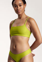 OY SURF Surfer Bikini, Bikinioberteil, Grün, Lime, Lavendel, Sportbikini, Bikini Top, Damen Bademode, Nachhaltige Bademode, Retro Bademode, Recyceltes Polyester, Sustainable Swimwear, Swimsuit, Damen Bademode, Sommermode, Ethical fashion, Green fashion - Shop now - the wearness online-shop - ETHICAL & SUSTAINABLE LUXURY FASHION