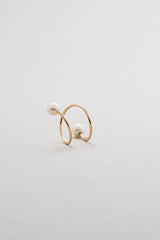 SASKIA DIEZ: Goldener Perlenring in Spiral-Form für Damen, handmade, fair, made in Europe - the wearness online-shop 