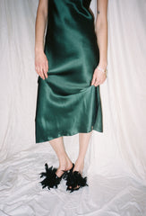 LA BANDE BERLIN Fließendes Seidenkleid, Dunkelgrünes Slipdress, Midi-Kleid, Flowing silk dress in dark green, Women dresses, Damenkleider, Nachhaltige Damenmode, Faire Mode, Fair fashion, Fair trade, Zero waste, Umweltfreundlich, Made in Europe, Handmade, Handcrafted, Ethische Mode  - Shop now - the wearness online-shop - SUSTAINABLE & ETHICAL LUXURY FASHION