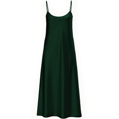 LA BANDE BERLIN Fließendes Seidenkleid, Dunkelgrünes Slipdress, Midi-Kleid, Flowing silk dress in dark green, Women dresses, Damenkleider, Nachhaltige Damenmode, Faire Mode, Fair fashion, Fair trade, Zero waste, Umweltfreundlich, Made in Europe, Handmade, Handcrafted, Ethische Mode  - Shop now - the wearness online-shop - SUSTAINABLE & ETHICAL LUXURY FASHION