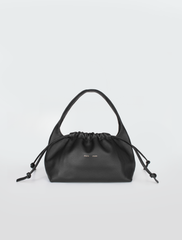 JÉROME STUDIO Handgemachte Ledertasche aus natürlich gegerbtem Kalbsleder in Schwarz, Geräumige Handtasche für jeden Tag, Damenhandtaschen, Elegante Lederhandtasche, Elegant and spacious shoulder bag made from vegetable tanned leather in black, Minimalistische Handtaschen, Bags, Handbags, Handcrafted in Germany, Eco-friendly, Handcrafted leather bags, Natural tanned leather, Organic  - Shop now - the wearness online-shop - ETHICAL & SUSTAINABLE LUXURY FASHION 