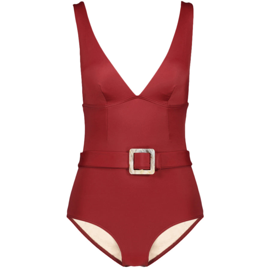 MARE SWITZERLAND Retro Badeanzug mit integriertem Gürtel in Rot, Badeanzug mit tiefem V-Ausschnitt, Taillierter Badeanzug, Swimsuit in red, Belted swimsuit, Damen Bademode, Econyl Badeanzug, Eco-friendly, Ethical fashion, Sustainable fashion, Sustainable Swimwear, Nachhaltige Bademode, Handmade, Handcrafted, Zero waste, Beachwear, Made in Europe - SHOP NOW - the wearness online-shop - ETHICAL & SUSTAINABLE FASHION