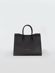 JÉROME STUDIO Handgemachte Leder Tote Bag in Schwarz aus natürlich gegerbtem Kalbsleder, Leder tote bag, Leather tote bag, Black, Damenhandtaschen, Lederhandtasche, Minimalistische Handtaschen, Bags, Handbags, Handcrafted in Germany, Eco-friendly, Handcrafted leather bags, Natural tanned leather, Organic  - Shop now - the wearness online-shop - ETHICAL & SUSTAINABLE LUXURY FASHION 