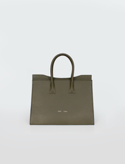 JÉROME STUDIO Handgemachte Leder Tote Bag in Olive aus natürlich gegerbtem Kalbsleder, Leder tote bag, Leather tote bag, Olivfarbene Damenhandtaschen, Lederhandtasche, Minimalistische Handtaschen, Bags, Handbags, Handcrafted in Germany, Eco-friendly, Handcrafted leather bags, Natural tanned leather, Organic  - Shop now - the wearness online-shop - ETHICAL & SUSTAINABLE LUXURY FASHION 