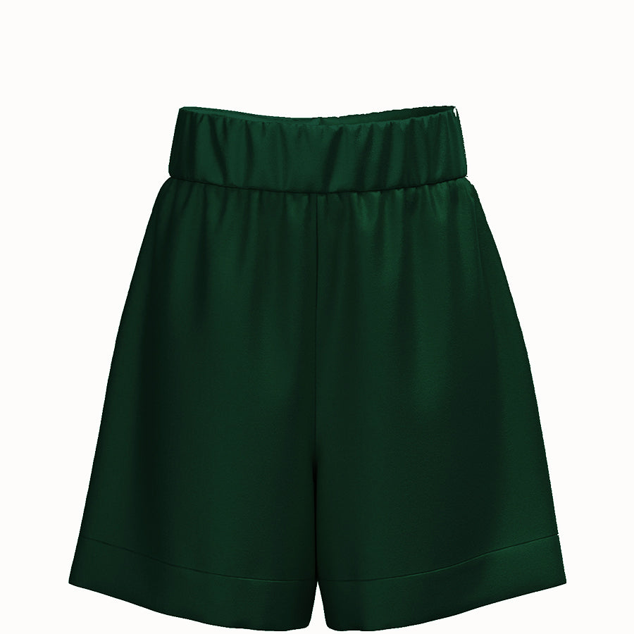 LA BANDE BERLIN Lockere Seiden Shorts in Dunkelgrün, Seidenshorts, Kurze Seidenhose, Short silk pants, High-waisted silk shorts in dark green, Women pants, Damenhosen, Nachhaltige Damenmode, Faire Mode, Fair fashion, Fair trade, Zero waste, Umweltfreundlich, Made in Europe, Handmade, Handcrafted, Ethische Mode  - Shop now - the wearness online-shop - SUSTAINABLE & ETHICAL LUXURY FASHION