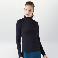 AEANCE leichtes Merino Longsleeve Shirt, Langarm Shirt aus Merino Wolle für Damen, innovatives Merino Langarm Shirt für Damen, Langarm Shirt in schwarz für Damen, nachhaltige Basics, fair hergestellte Shirts Damen, faire Sportmode Damen, nachhaltige hochwertige Mode, made in Europe, fair, female empowerment, ecofriendly, shop now- the wearness online-shop