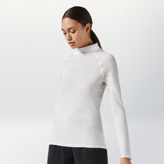 AEANCE leichtes Merino Longsleeve Shirt, Langarm Shirt aus Merino Wolle für Damen, innovatives Merino Langarm Shirt für Damen, Langarm Shirt in schwarz für Damen, nachhaltige Basics, fair hergestellte Shirts Damen, faire Sportmode Damen, nachhaltige hochwertige Mode, made in Europe, fair, female empowerment, ecofriendly, shop now- the wearness online-shop