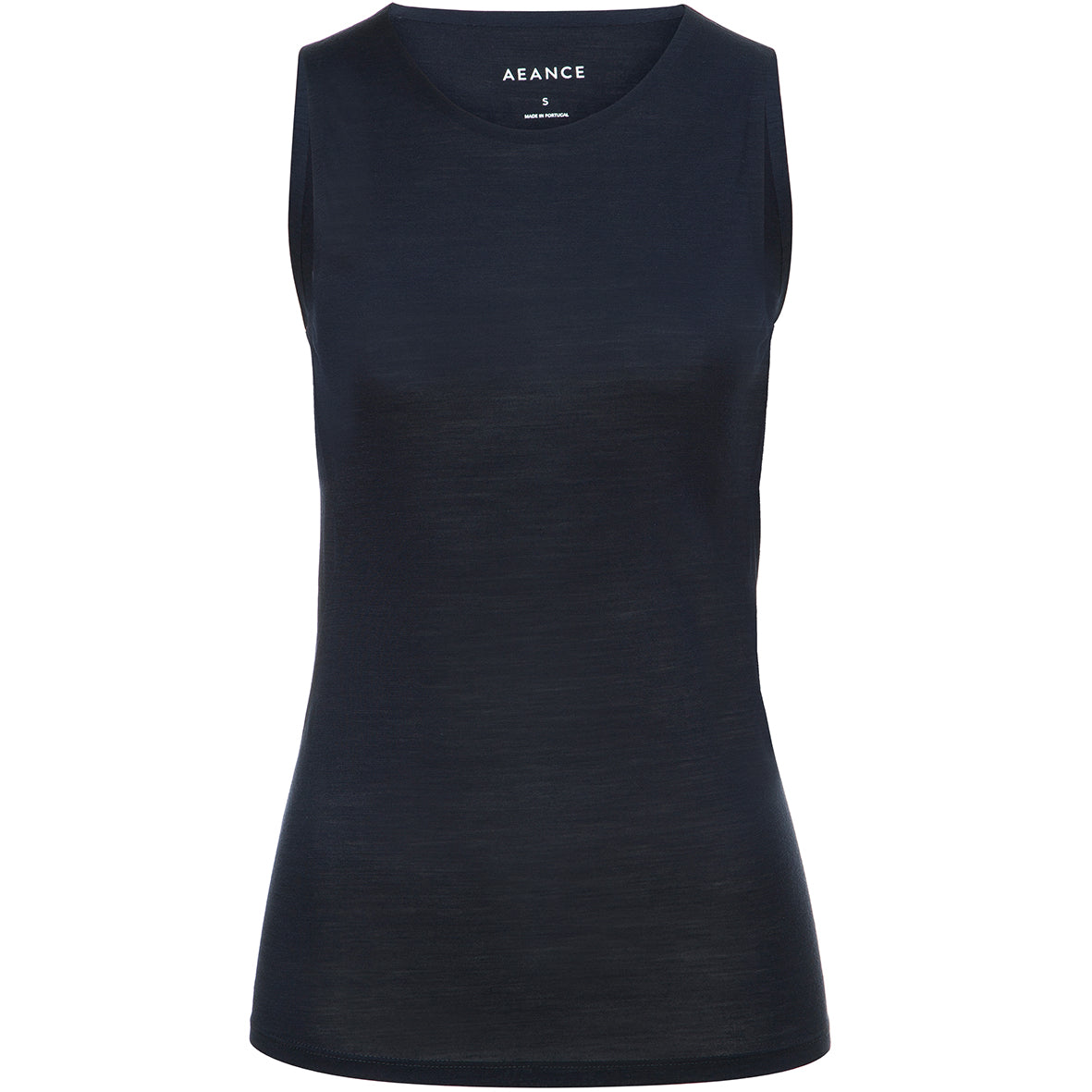 AEANCE leichtes Merino Top, Top aus Merino Wolle für Damen, innovatives Merino Oberteil für Damen, Basic Top in schwarz für Damen, nachhaltige Basics, fair hergestellte Shirts Damen, faire Sportmode Damen, nachhaltige hochwertige Mode, made in Europe, fair, female empowerment, ecofriendly, shop now- the wearness online-shop