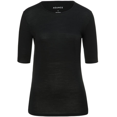 AEANCE leichtes Merino T-Shirt, Kurzarm Shirt aus Merino Wolle für Damen, innovatives Merino Kurzarm Shirt für Damen, T-Shirt in schwarz für Damen, nachhaltige Basics, fair hergestellte Shirts Damen, faire Sportmode Damen, nachhaltige hochwertige Mode, made in Europe, fair, female empowerment, ecofriendly, shop now- the wearness online-shop