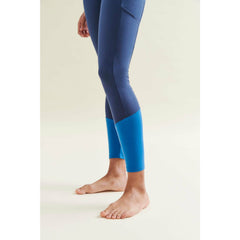 WELLICIOUS Flexible Yoga Leggings aus Bio-Baumwolle im Color-blocking style, Blau, Bequeme Yoga Hose, Sporthose, Sportleggings, Sustainable yoga pants, Sportmode, Yogawear, Yogamode, Kompostierbare Bio-Baumwolle, Damenmode, Handmade, Handcrafted, Fair trade, Fair fashion, Made in Europe, Vegan, Zero waste, Organic, Eco-friendly sportswear, Cradle to cradle SHOP NOW - the wearness online-shop - ETHICAL & SUSTAINABLE FASHION