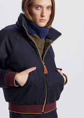 ANTONIA ZANDER Bomberjacke, Navy, Schurwolle, Recyceltes Kaschmir, Outdoor Jacke, Bomber jacket, Nachhaltige Damenmode, Luxusmode, Ethische Mode, Nachhaltiger Luxus, Ethical fashion and luxury, Fair trade, Fair fashion, Eco-fashion, Eco-friendly, Handmade, Handcrafted, Made in Europe, Organic materials - Shop now - SUSTAINABLE & ETHICAL LUXURY FASHION - the wearness online-shop