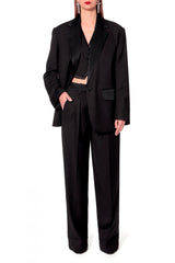 AGGI Eleganter Blazer mit Satin Details, Schwarz, Damenblazer, Nachhaltige Mode, Klassischer Blazer, Damenmode, Fair fashion, Fair trade clothing, Made in Europe, Eco-friendly, Handcrafted - Shop now - the wearness online-shop - Sustainable & Ethical luxury fashion