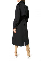 AGGI Zeitloser Trenchcoat aus Baumwolle in Schwarz, Trench Mantel, Trench, Midi-Langer Trenchcoat, Black cotton trench coat, Jacken, Nachhaltige Mode, Damenmode, Fair fashion, Fair trade clothing, Made in Europe, Eco-friendly, Handcrafted - Shop now - the wearness online-shop - Sustainable & Ethical luxury fashion