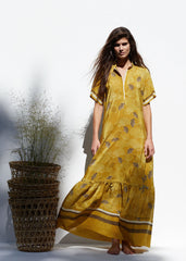 ANTONIA ZANDER Fließendes Maxi-Kleid aus Seide, Gold, Gelb, Damenkleider, Lockere Sommerkleider, Ginko-Blatt Muster, Nachhaltige Damenmode, Luxusmode, Ethische Mode, Nachhaltiger Luxus, Ethical fashion and luxury, Fair trade, Fair fashion, Eco-fashion, Eco-friendly, Handmade, Handcrafted, Made in Europe, Organic materials - Shop now - SUSTAINABLE & ETHICAL LUXURY FASHION - the wearness online-shop