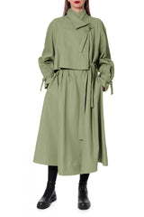 AGGI Asymmetrischer Trenchcoat, Grün, Nachhaltige Mode, Damenmantel, Fair fashion, Fair trade clothing, Made in Europe, Eco-friendly, Handcrafted - Shop now - the wearness online-shop - Sustainable & Ethical luxury fashion