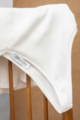 HELLO BEN Elegantes Tanktop aus Bio-Baumwolle für Damen in Off-white, Weißes Damentop, Tanktop, Leichtes Sommeroberteil, Sustainable and Ethical Luxury Fashion, Eco-friendly, Fair trade, Handmade, Handcrafted, Made in Europe, Organic, Vegan - Shop now - the wearness online-shop - Sustainable Marketplace 